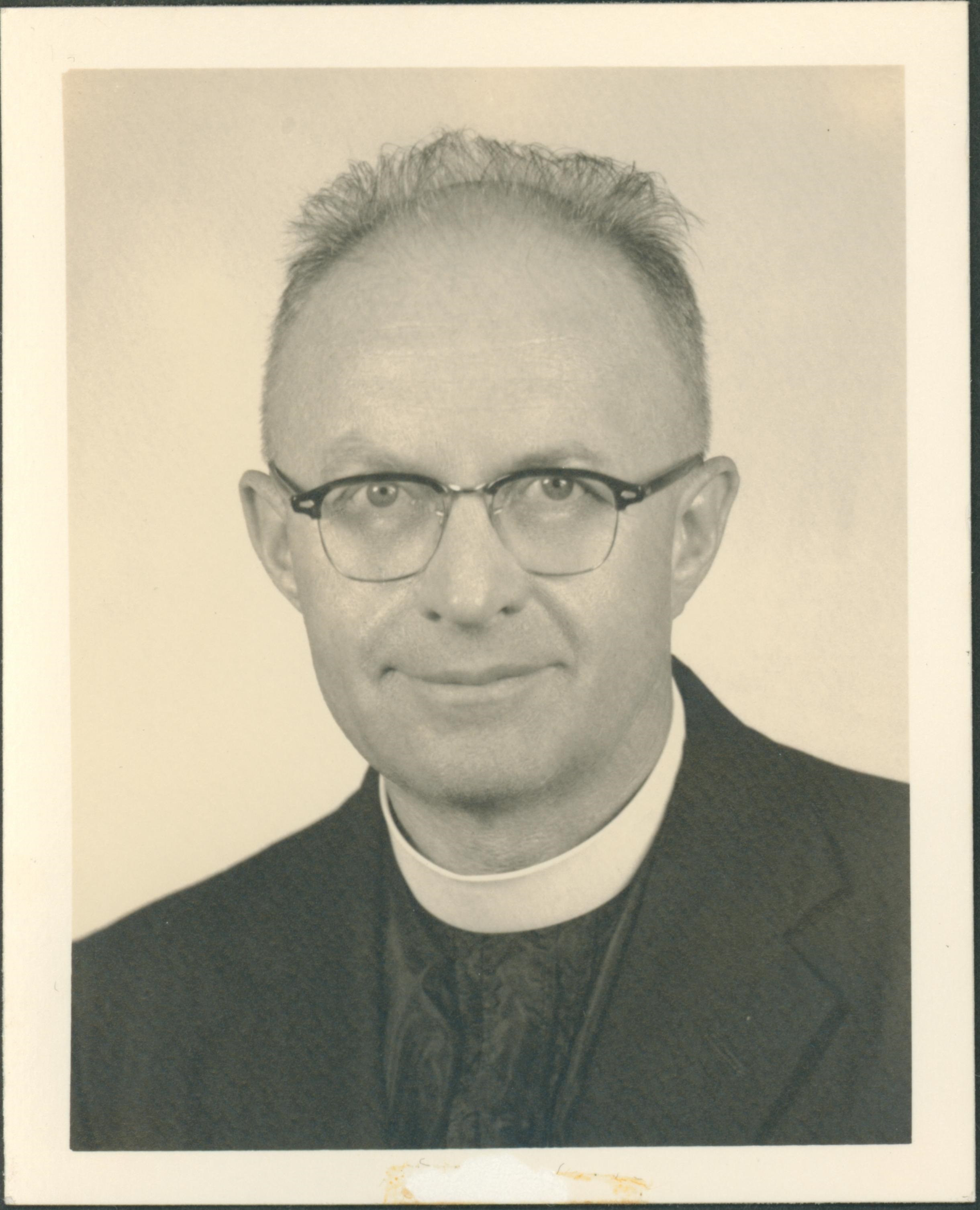 Endrődy László (SJ), Msgr